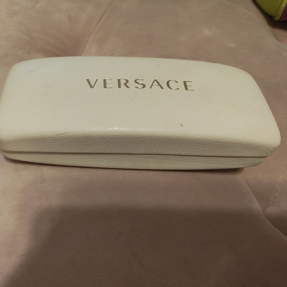 Versace case - Picture 2 of 2